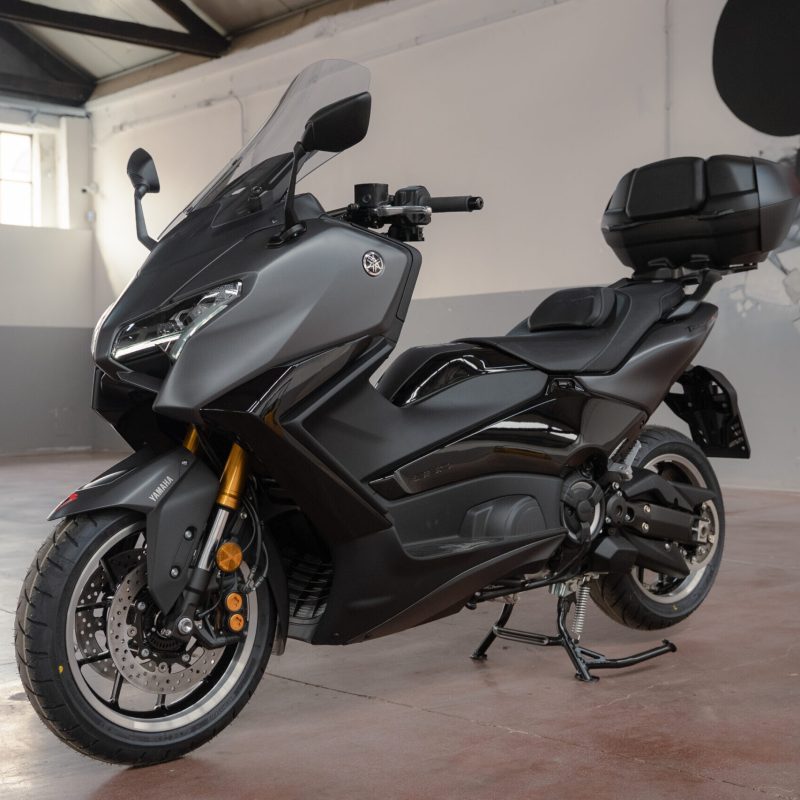 Yamaha T-MAX 560 noleggio moto lusso Torino - CLX Rent