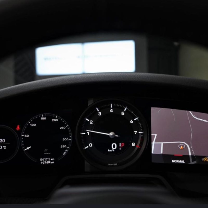 quadro strumenti Porsche 911 cabrio 992 noleggio Torino
